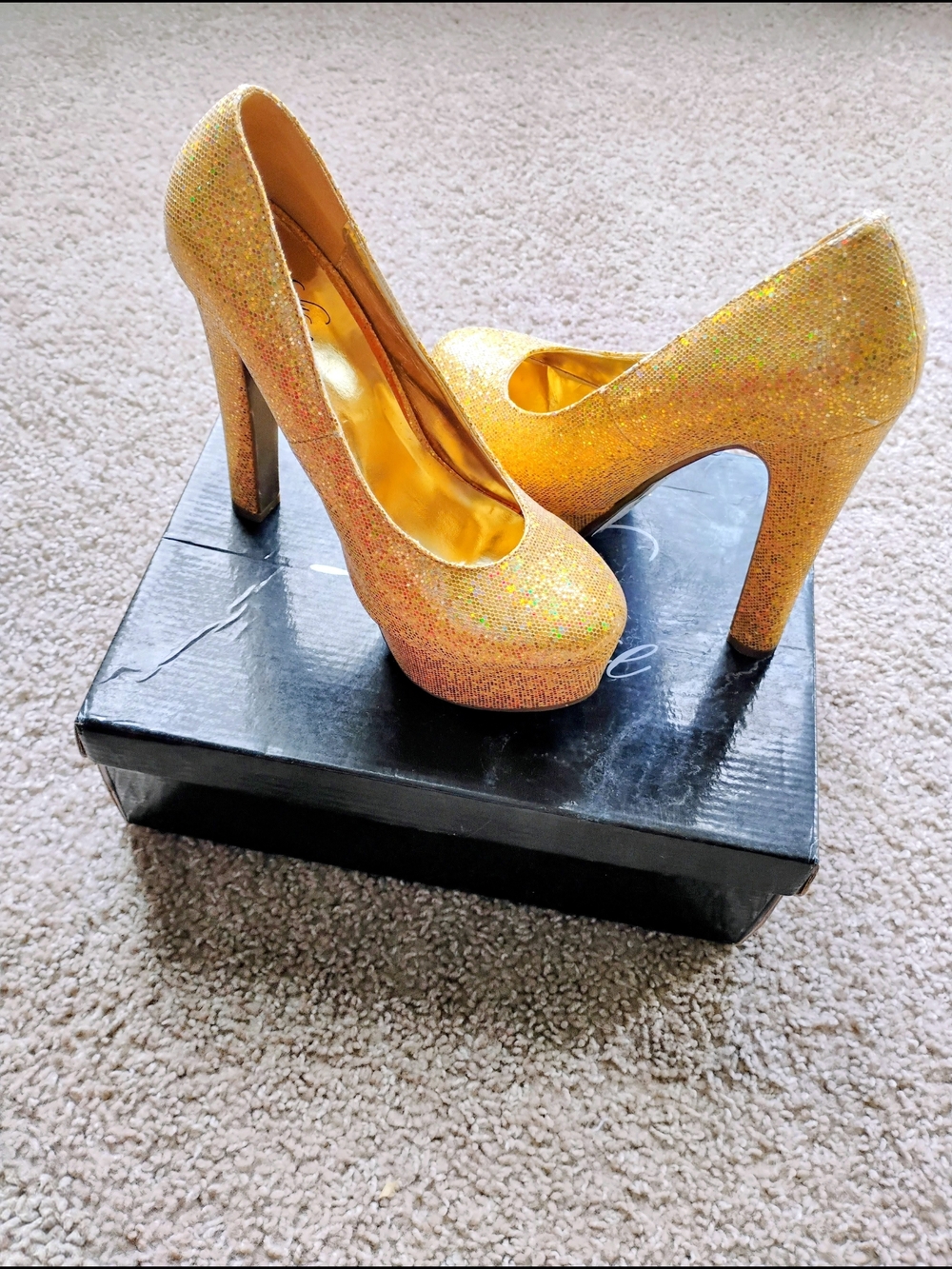 Lady Luxe Gold Glitter Platform 5.5" Heels - Women's Size 5.5